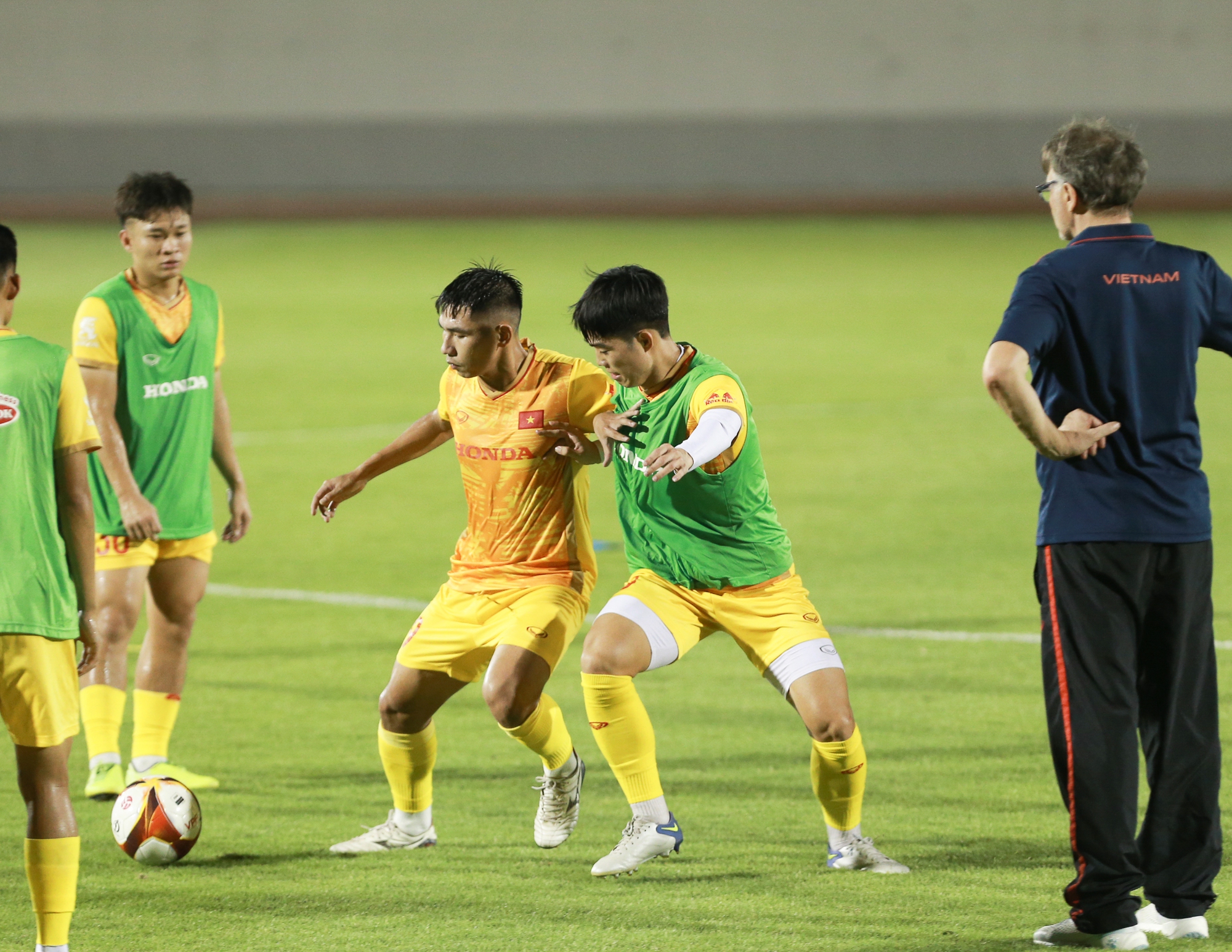 Trung vệ tuyển U22 Việt Nam không "ngán" U22 Thái Lan