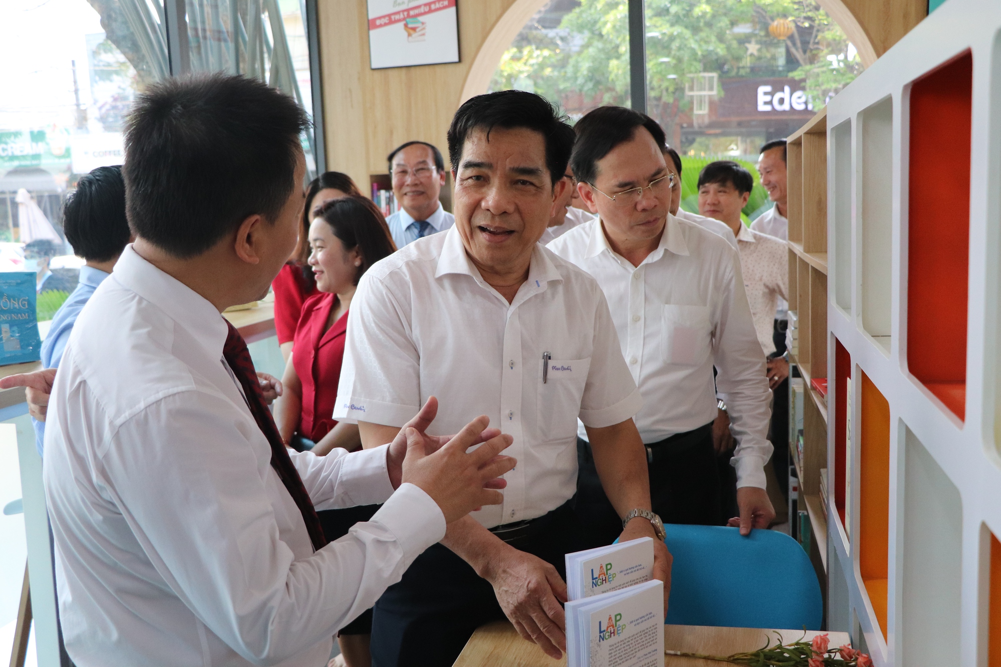 Ngắm thư viện số cộng đồng đầu tiên của cả nước ở Quảng Nam - Ảnh 8.