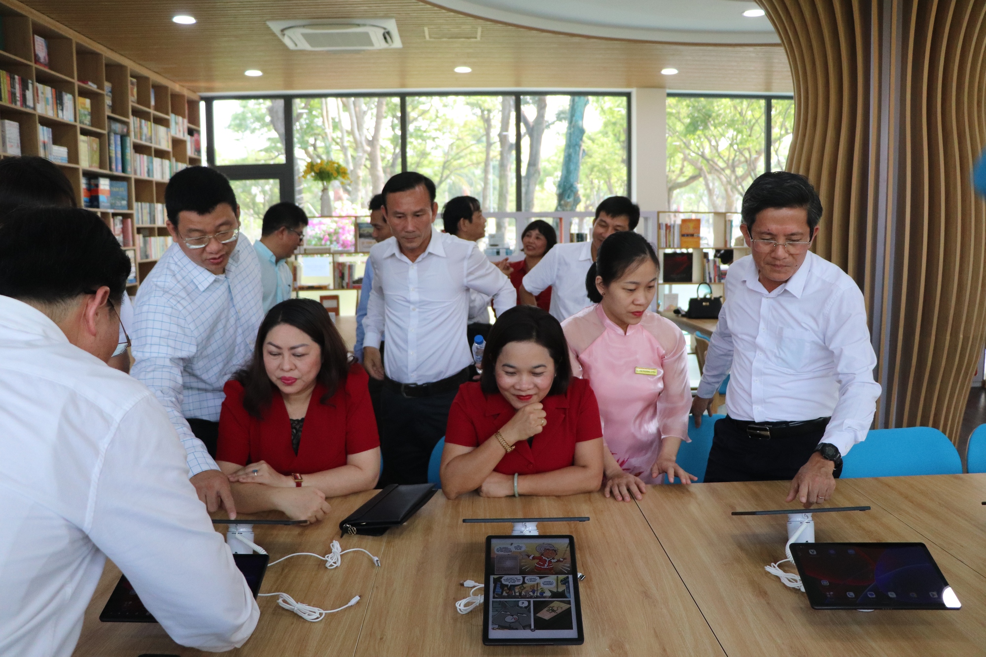 Ngắm thư viện số cộng đồng đầu tiên của cả nước ở Quảng Nam - Ảnh 14.