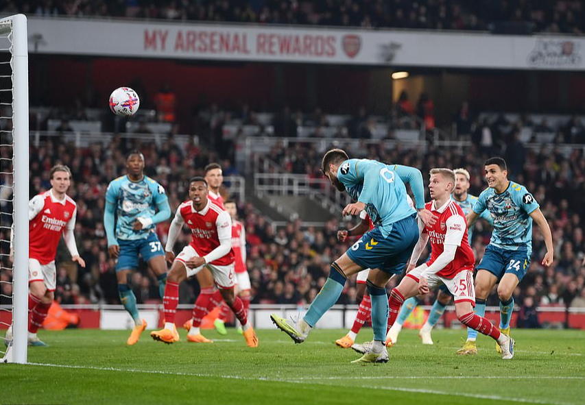 Rượt đuổi tỉ số khó tin, Arsenal hòa thót tim đội chót bảng Southampton - Ảnh 4.