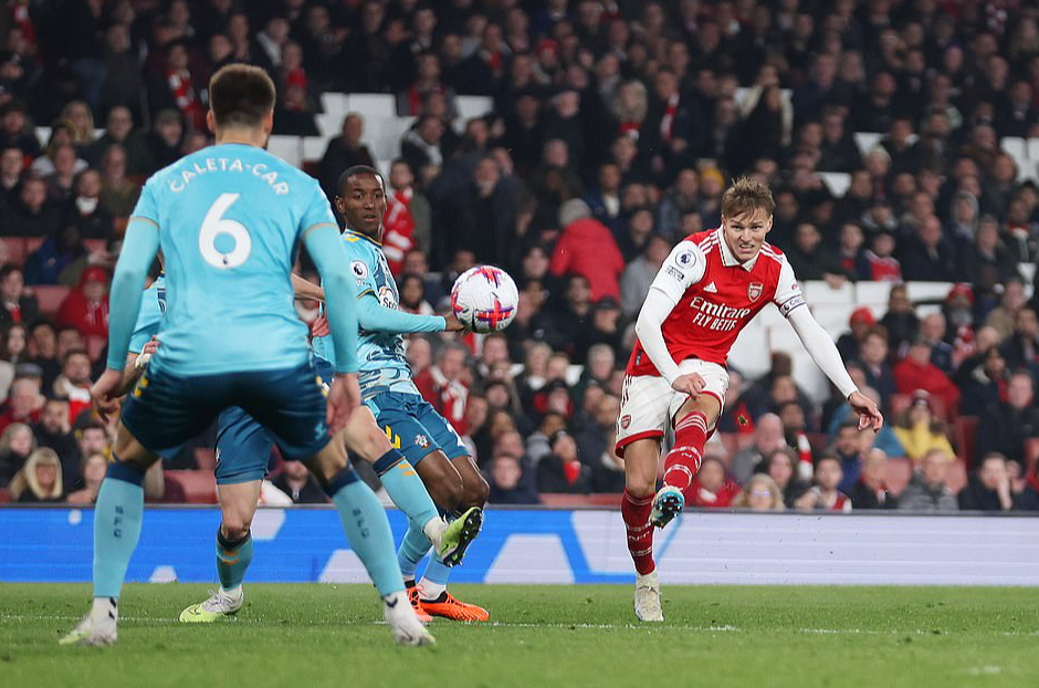 Rượt đuổi tỉ số khó tin, Arsenal hòa thót tim đội chót bảng Southampton - Ảnh 6.