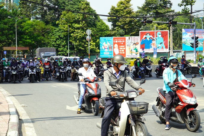 Nhiều nơi nắng nóng gần 40 độ C; nắng nóng ở Nam Bộ còn có khả năng kéo dài - Ảnh 1.