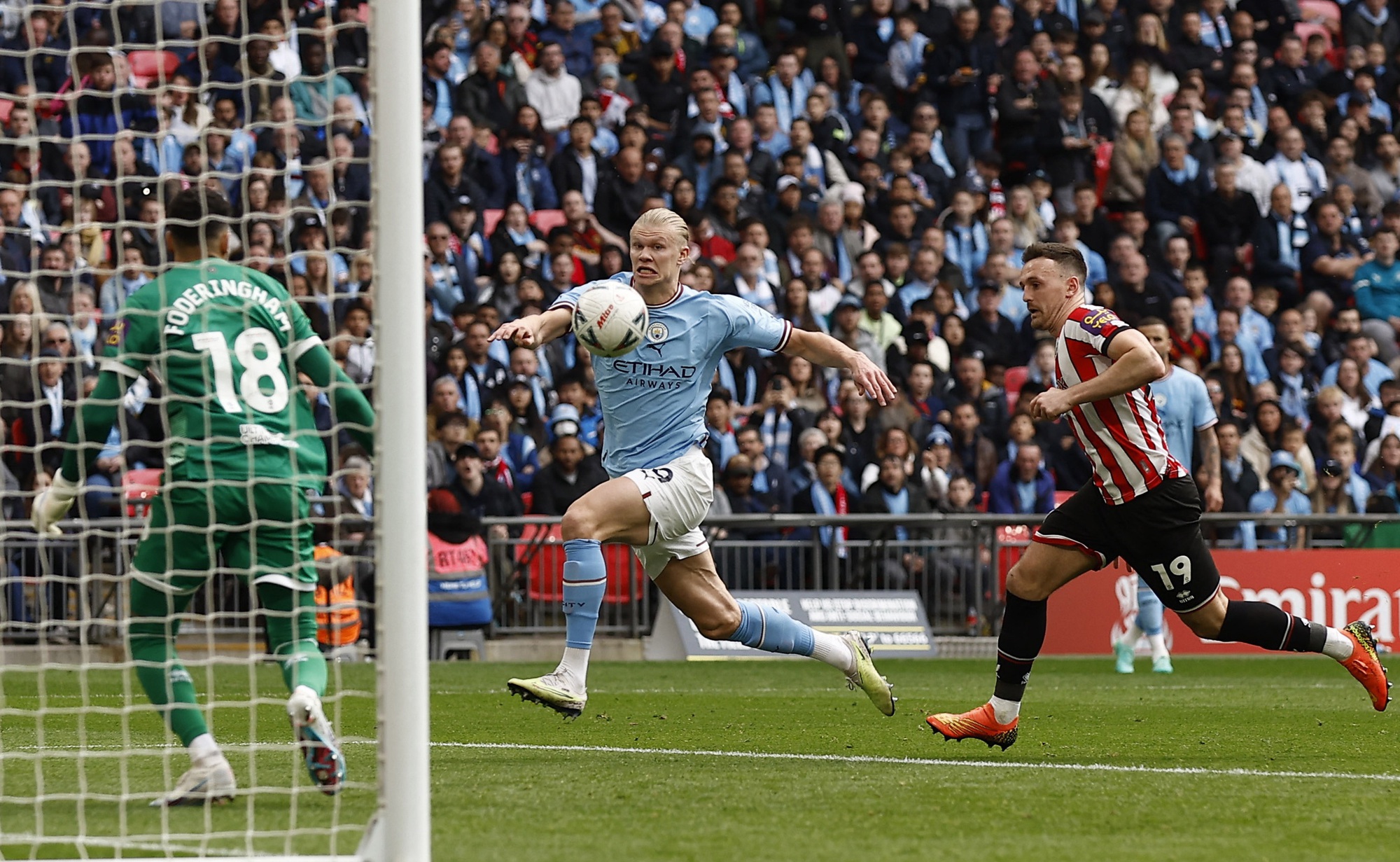 Riyad Mahrez lập hat-trick, Man City hạ Sheffield United vào chung kết FA Cup - Ảnh 2.