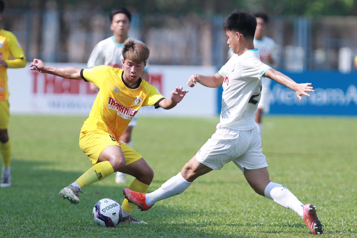 U19 VĐQG 2023: Đà Nẵng cầm chân ĐKVĐ Hà Nội, Khánh Hòa vươn lên đầu bảng - Ảnh 2.