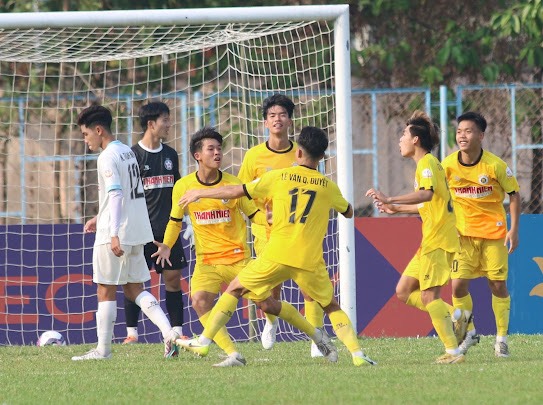 U19 VĐQG 2023: Đà Nẵng cầm chân ĐKVĐ Hà Nội, Khánh Hòa vươn lên đầu bảng - Ảnh 4.