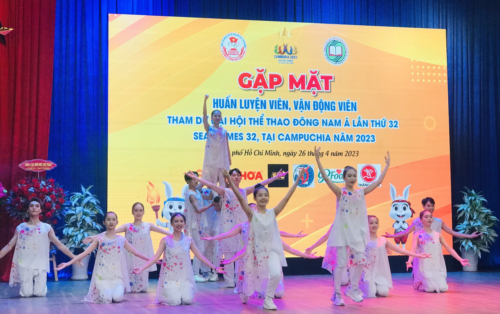 Trung tâm HLTT Quốc gia TP HCM họp mặt 20 đội tuyển dự SEA Games 32 - Ảnh 2.