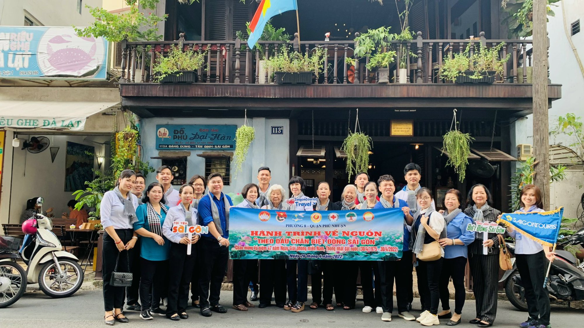 Saigontourist Travel thân tặng chương trình tham quan trụ sở UBND TP HCM - Ảnh 3.