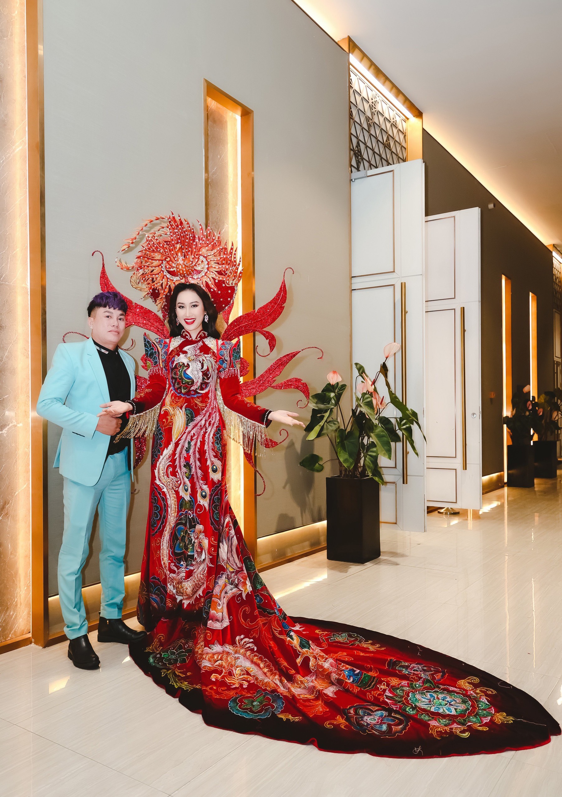 Designer Tommy Nguyen donates clothes for charity auction - Photo 5. NTK Tommy Nguyễn tặng trang phục bán đấu giá từ thiện - Ảnh 5.