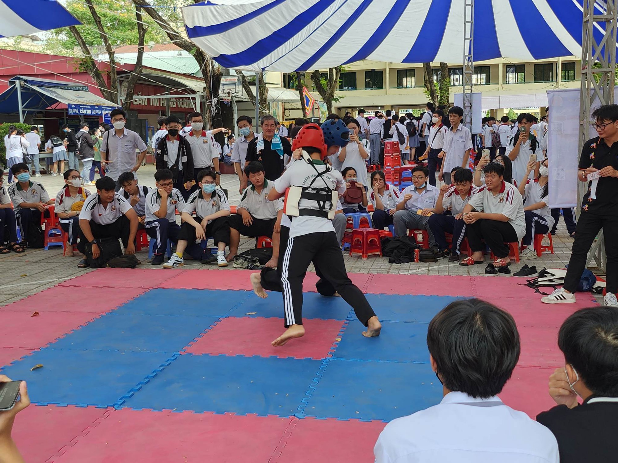 Độc đáo 2.000 học sinh Trường THPT Hùng Vương làm đại sứ du lịch   - Ảnh 4.