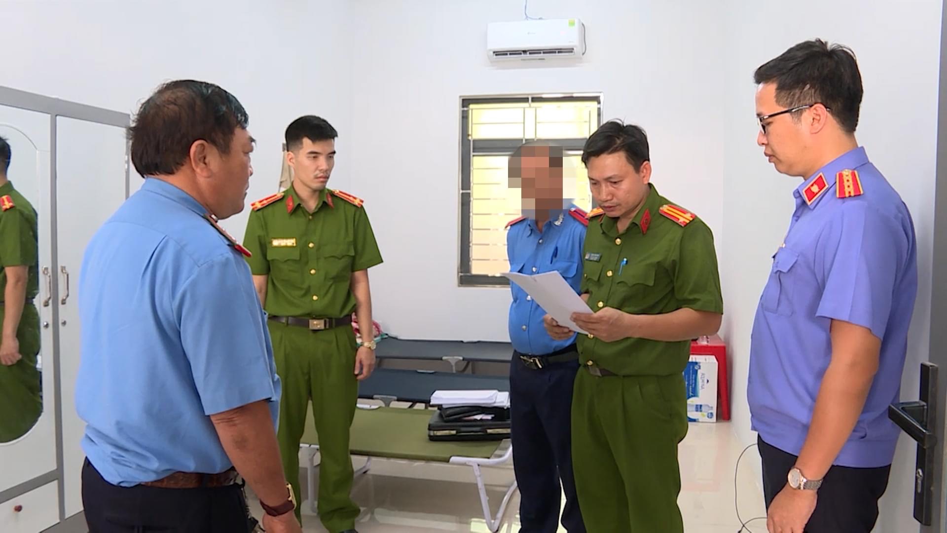 Thông tin bất ngờ vụ nhiều cán bộ thanh tra bị bắt ở Bà Rịa - Vũng Tàu - Ảnh 1.