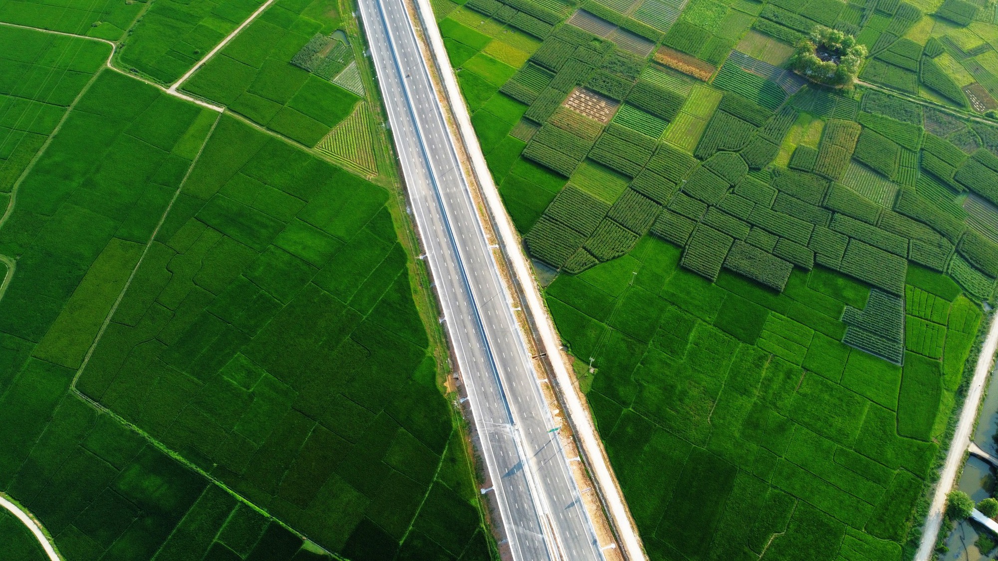 Cận cảnh cao tốc 12.000 tỉ đồng Mai Sơn - Quốc lộ 45 chính thức đưa vào khai thác - Ảnh 13.