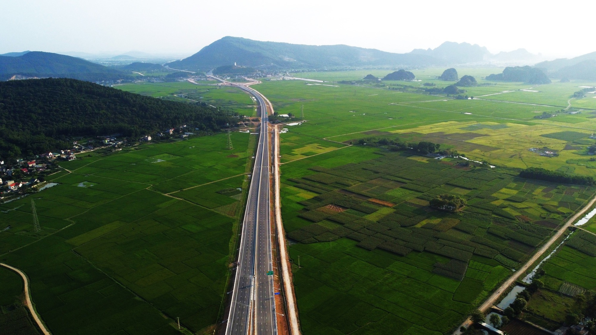 Cận cảnh cao tốc 12.000 tỉ đồng Mai Sơn - Quốc lộ 45 chính thức đưa vào khai thác - Ảnh 14.