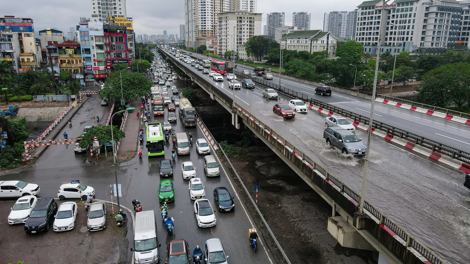 Ngày đầu nghỉ lễ, giao thông ở Hà Nội ra sao? - Ảnh 9.