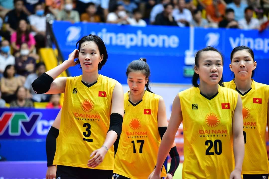 Toàn thắng vòng bảng, tuyển bóng chuyền nữ Việt Nam đoạt vé bán kết AVC Cup - Ảnh 4.