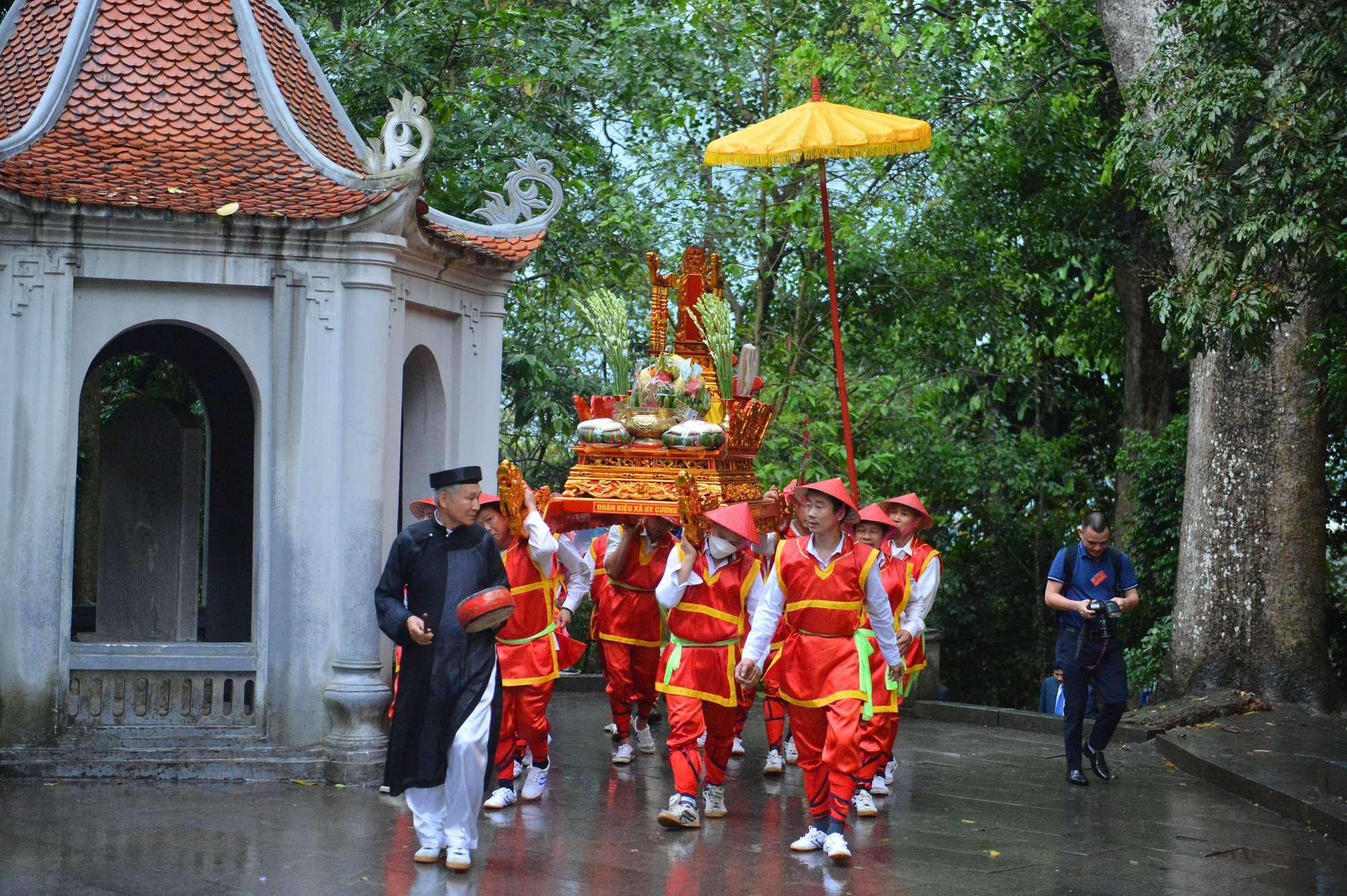 Những hình ảnh Chủ tịch nước Võ Văn Thưởng dâng hương ngày Giỗ Tổ Hùng Vương - Ảnh 5.