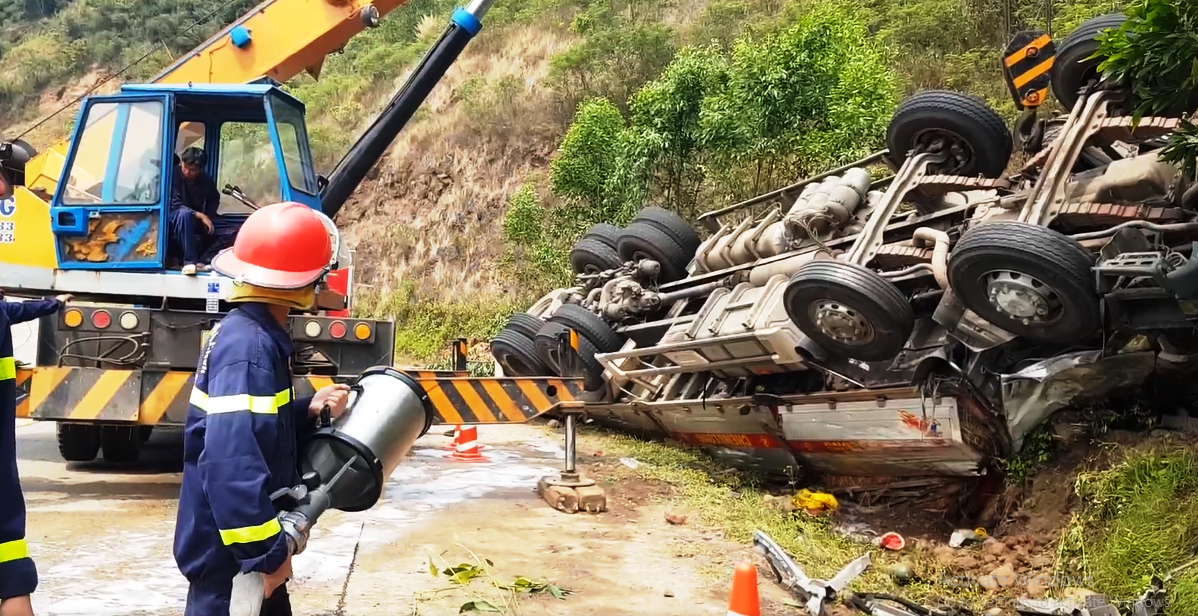 Xác định danh tính nạn nhân trong vụ tai nạn giao thông nghiêm trọng ở Phú Yên - Ảnh 1.
