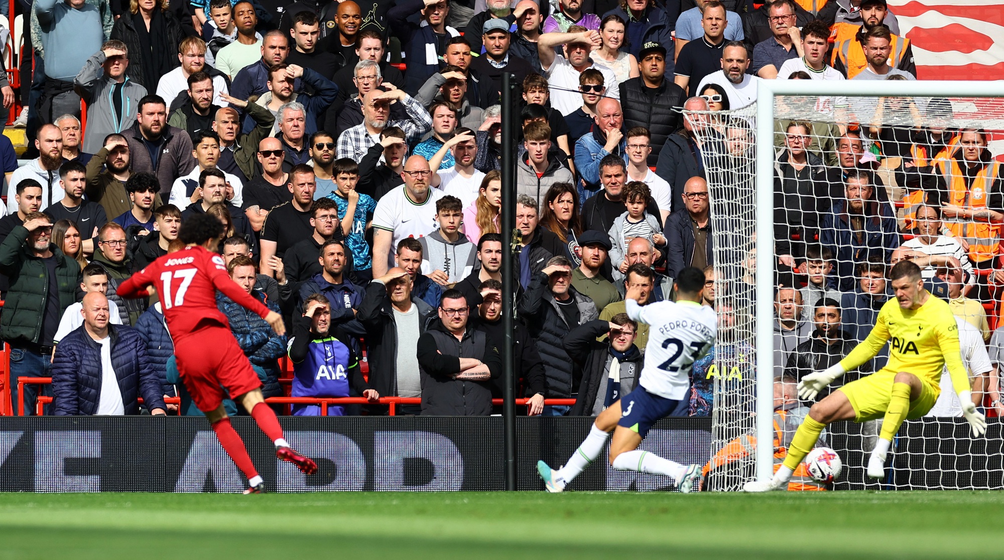 Thắng nghẹt thở Tottenham, Liverpool tăng tốc cuộc đua Top 4 - Ảnh 1.