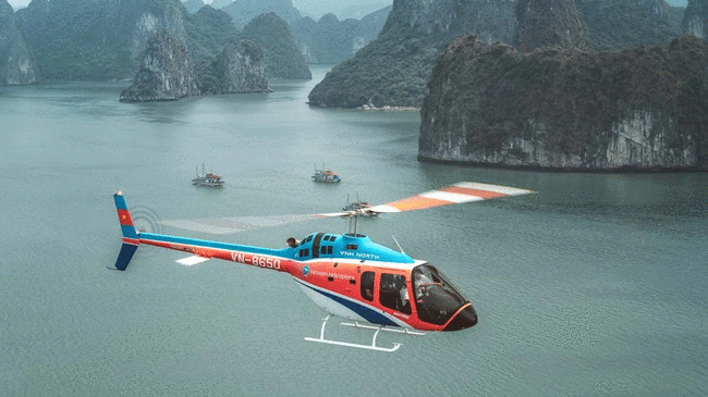 Trực thăng rơi trên biển Hải Phòng - Quảng Ninh, 5 người gặp nạn, phát hiện 2 thi thể - Ảnh 1.