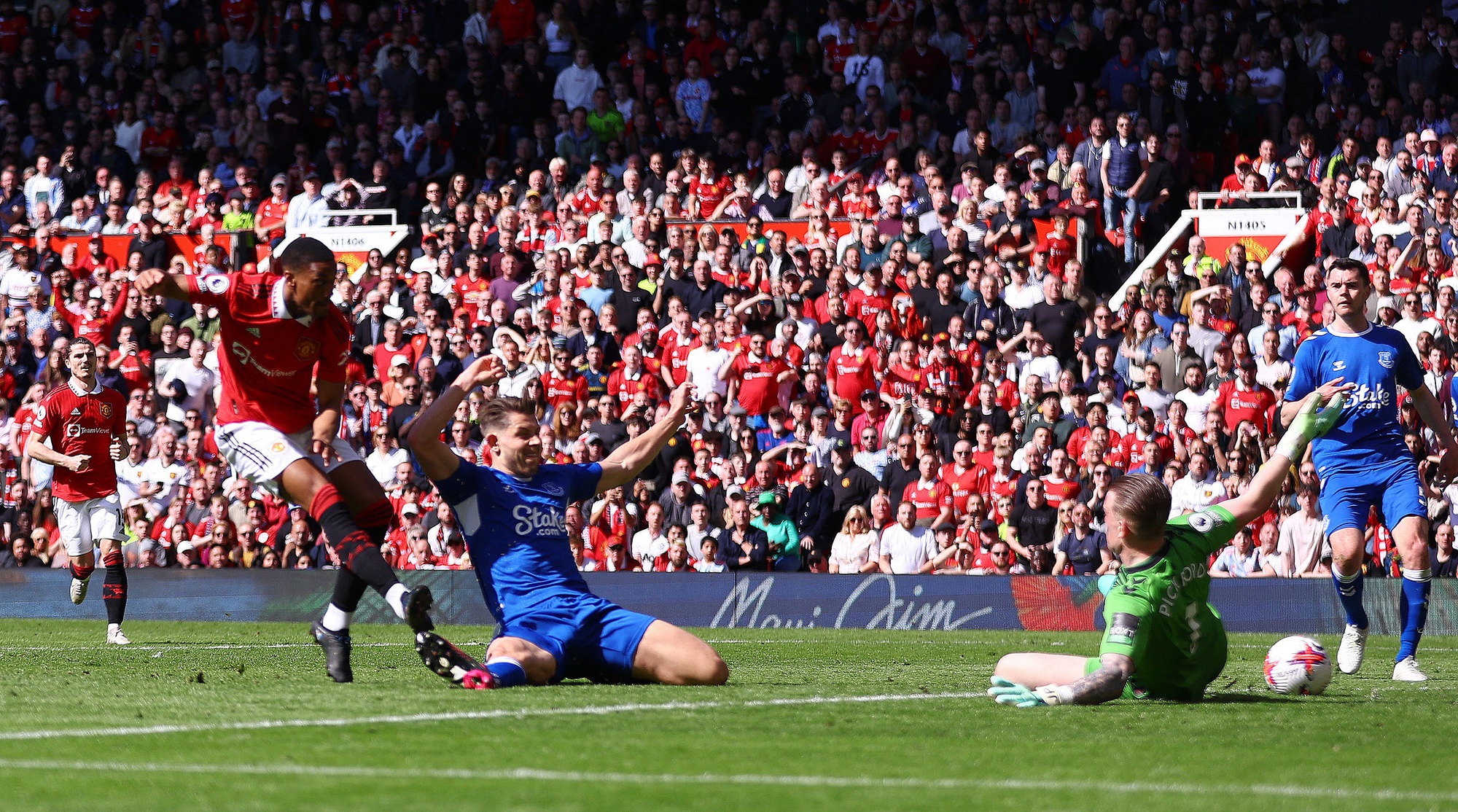 Người nhện Pickford trổ tài, Everton vẫn thua trắng Man United - Ảnh 5.