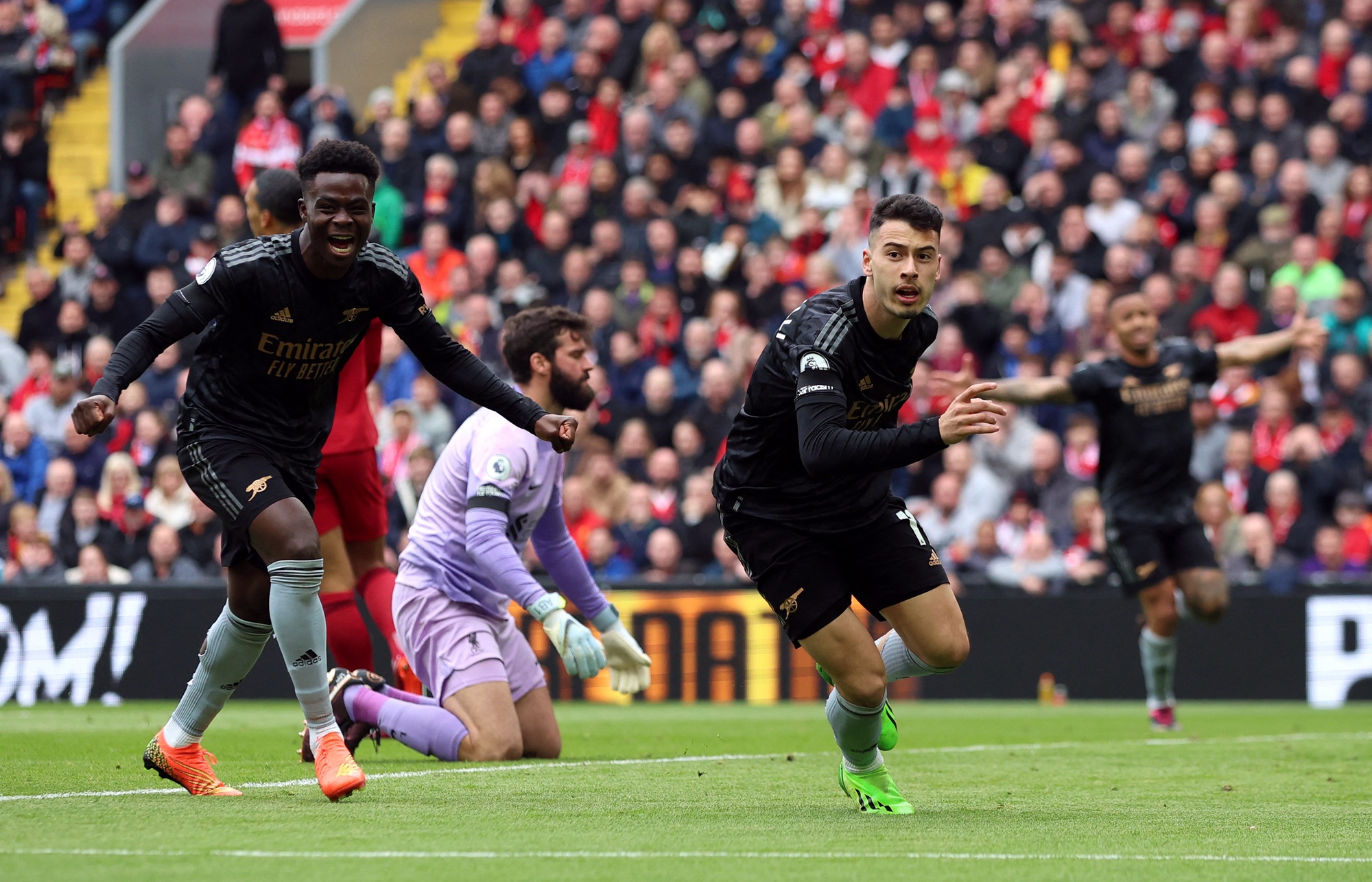 Hòa nghẹt thở với Liverpool, Arsenal thổi lửa cuộc đua vô địch - Ảnh 2.