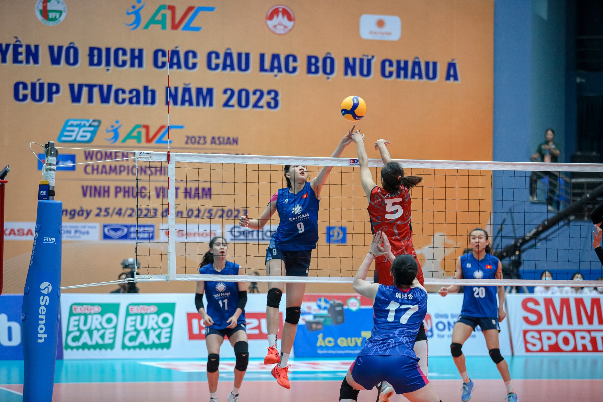 Địa chấn bóng chuyền AVC Cup, tuyển nữ Việt Nam lần đầu vào chung kết - Ảnh 2.