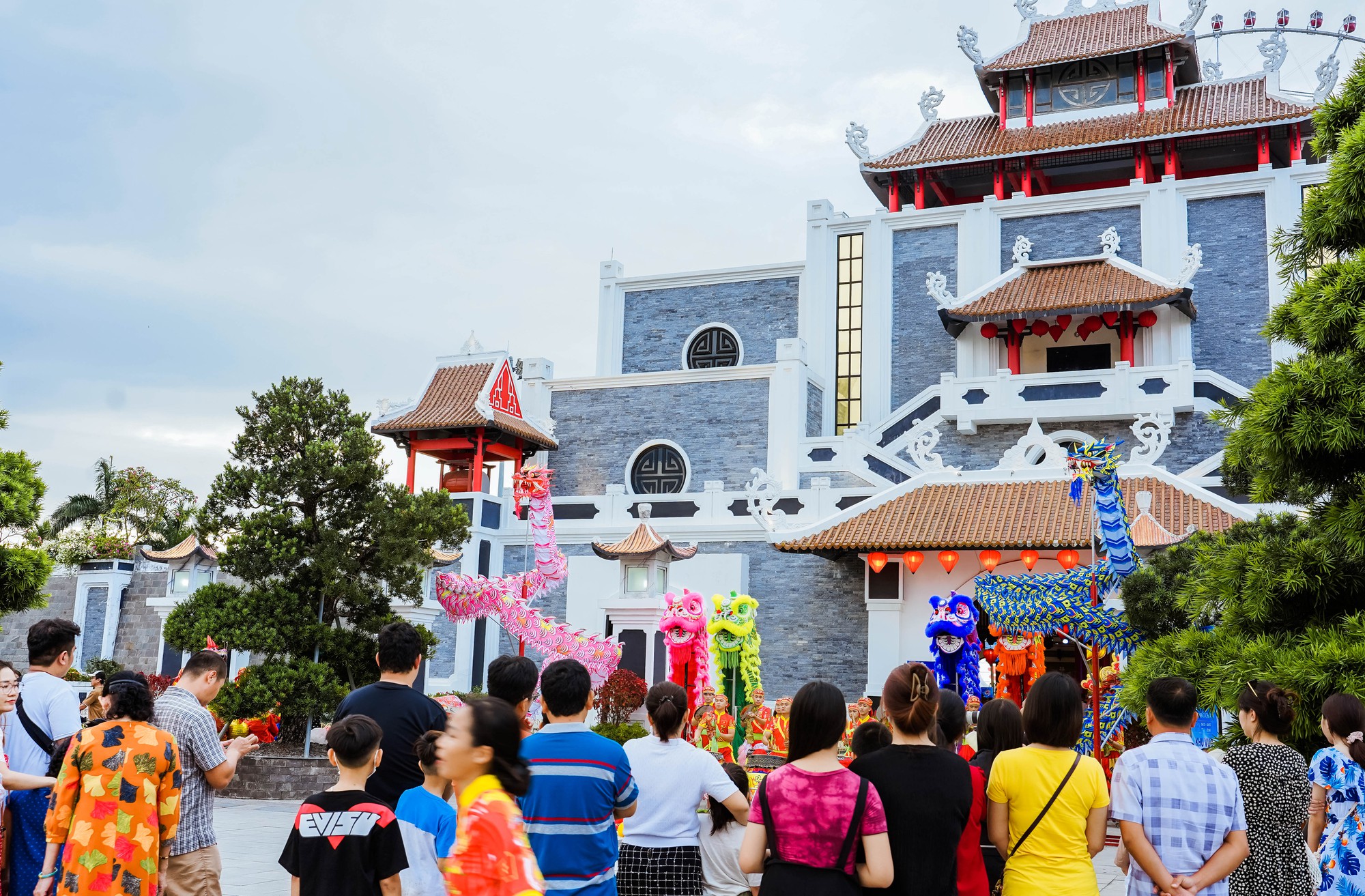 Bất ngờ lượng du khách đến tham quan Đà Nẵng - Ảnh 1. Bất ngờ lượng du khách đến tham quan Đà Nẵng - Ảnh 1.