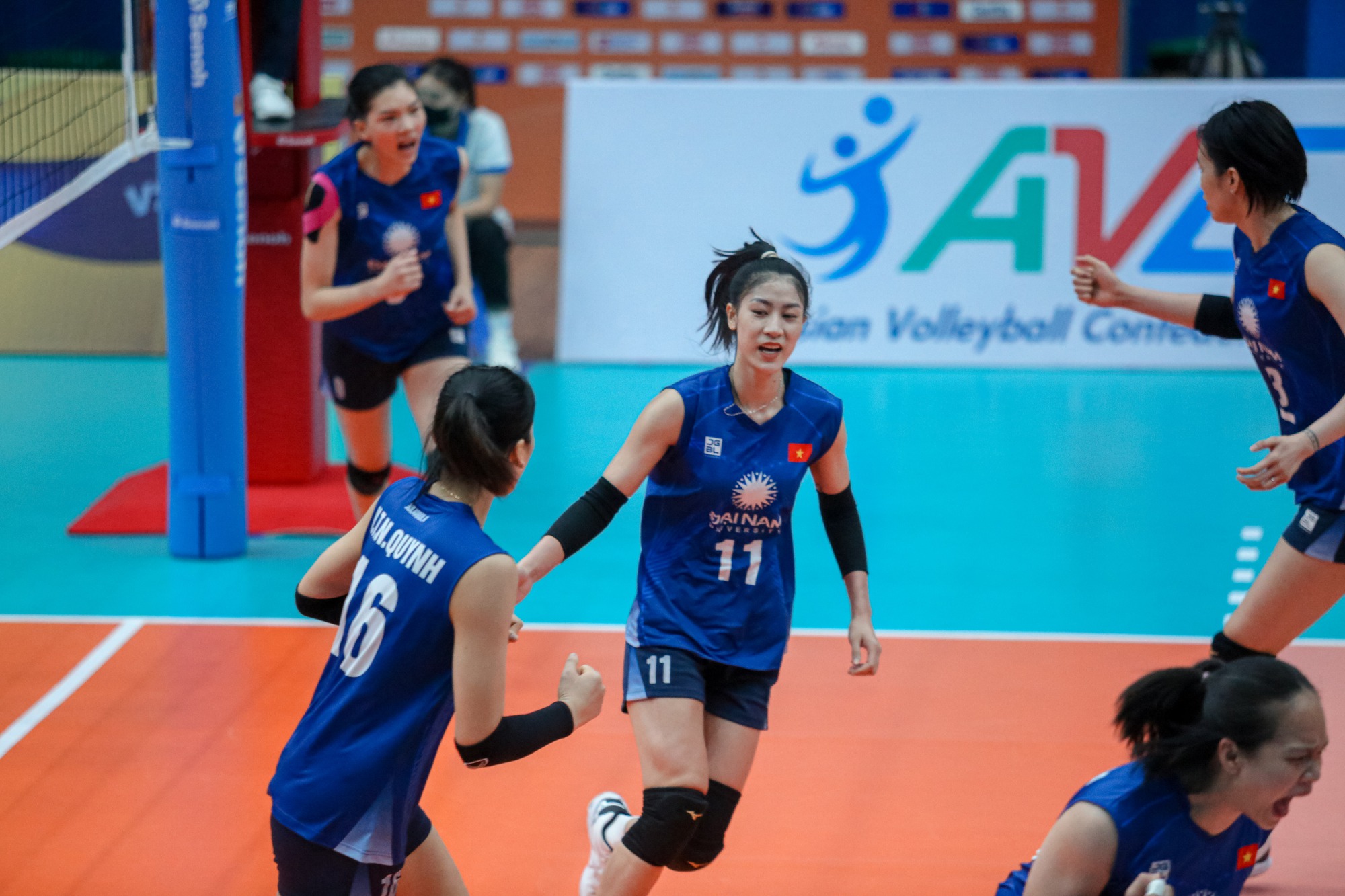 Địa chấn bóng chuyền AVC Cup, tuyển nữ Việt Nam lần đầu vào chung kết - Ảnh 3.