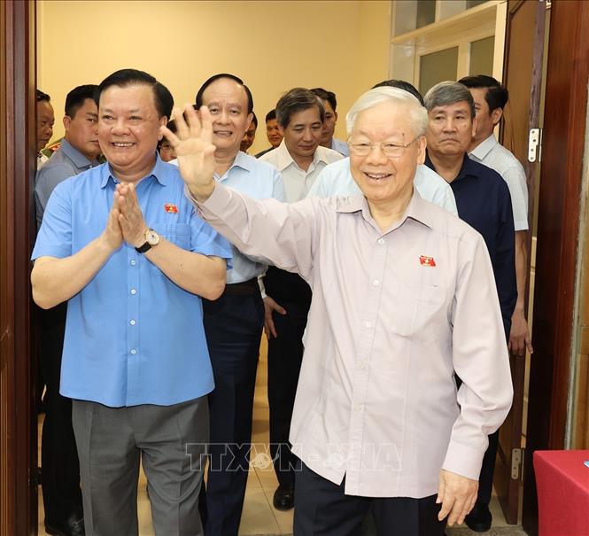 Những hình ảnh Tổng Bí thư Nguyễn Phú Trọng tiếp xúc cử tri - Ảnh 2.