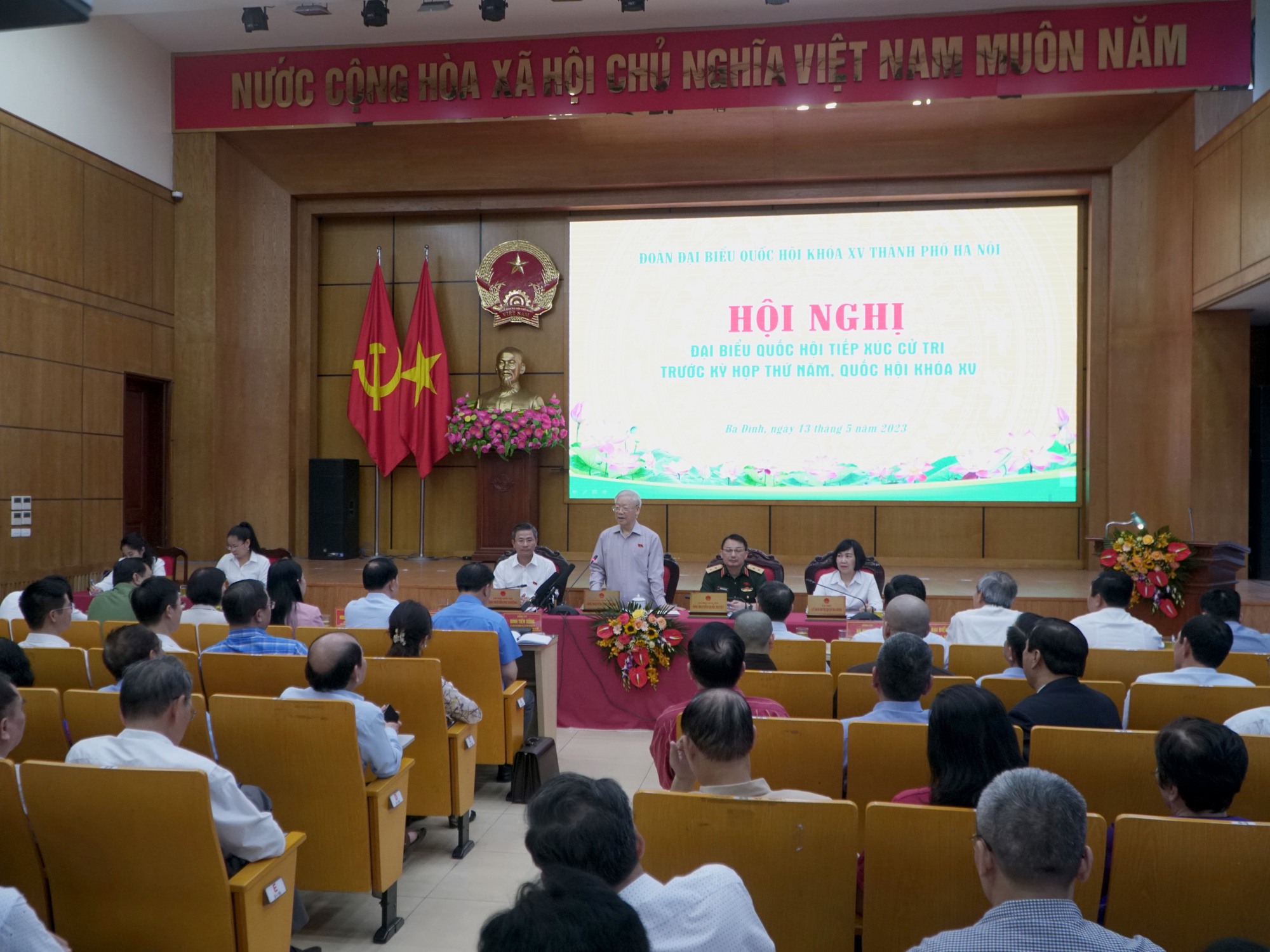 Những hình ảnh Tổng Bí thư Nguyễn Phú Trọng tiếp xúc cử tri - Ảnh 4.