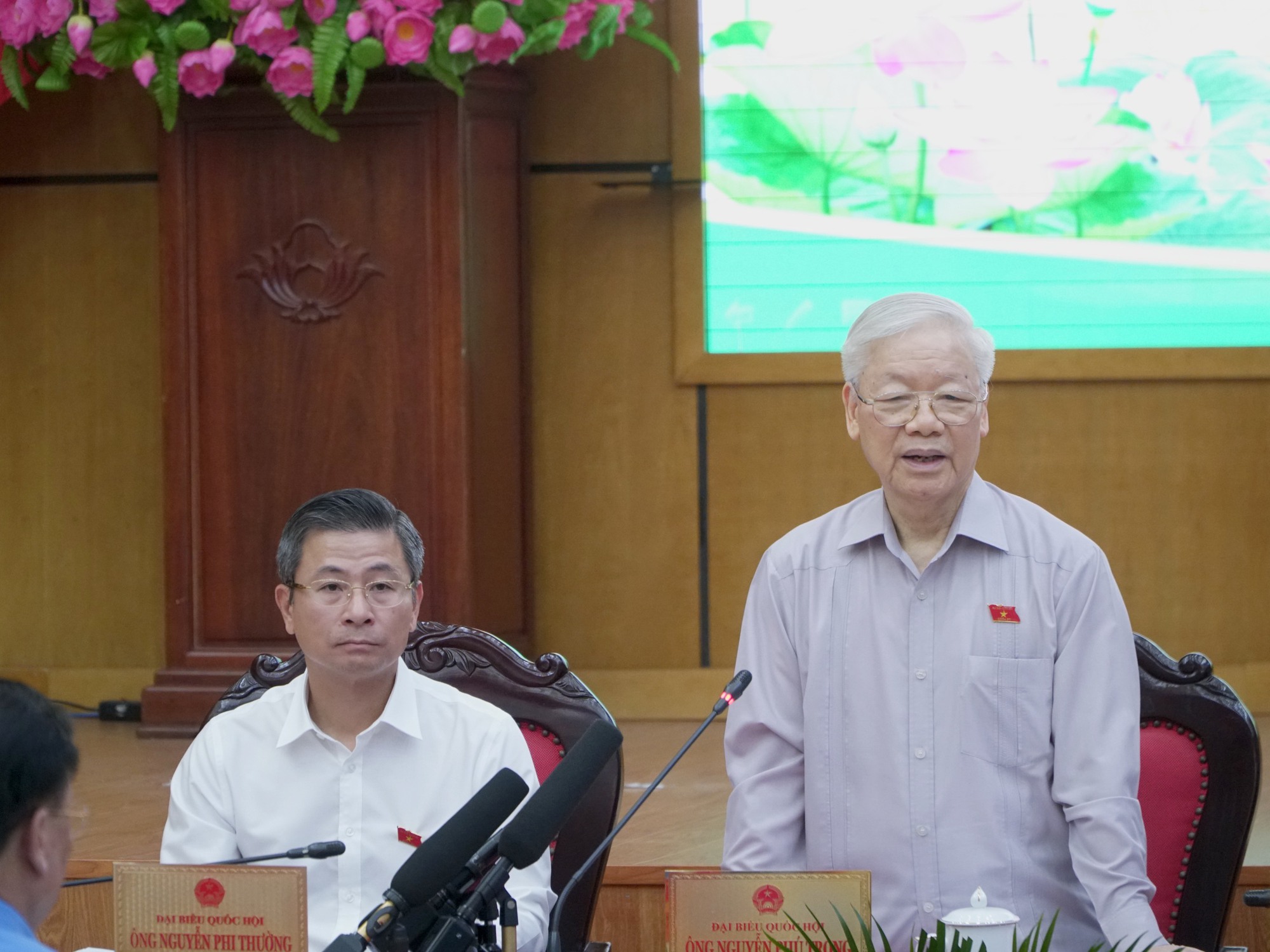 Những hình ảnh Tổng Bí thư Nguyễn Phú Trọng tiếp xúc cử tri - Ảnh 5.