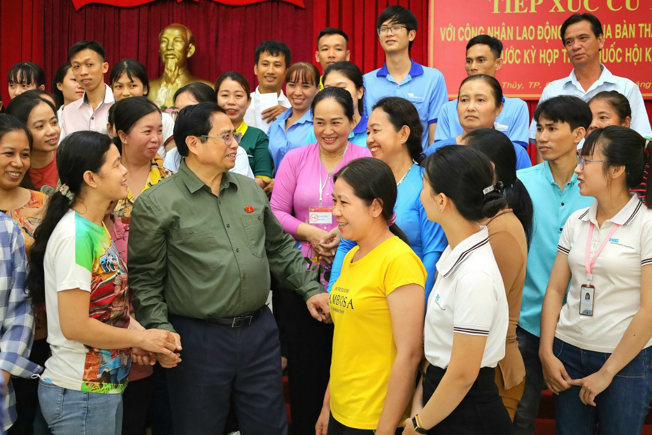 Thủ tướng trả lời nhiều vấn đề nóng với công nhân lao động tại Cần Thơ - Ảnh 5. Thủ tướng trả lời nhiều vấn đề nóng với công nhân lao động tại Cần Thơ - Ảnh 5.