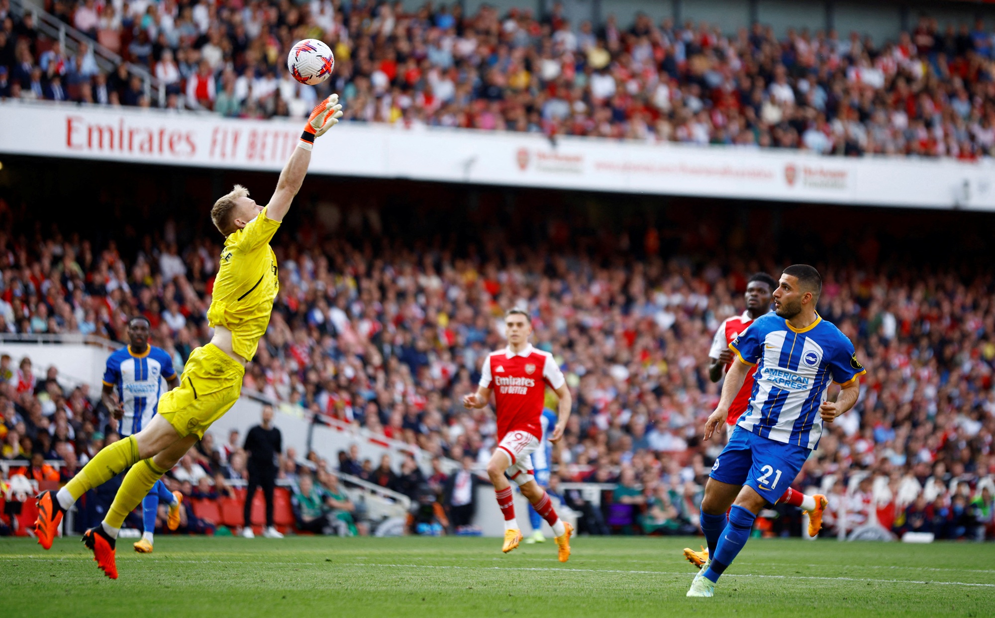 Man City thắng lớn, Arsenal chính thức dừng cuộc đua vô địch - Ảnh 3.