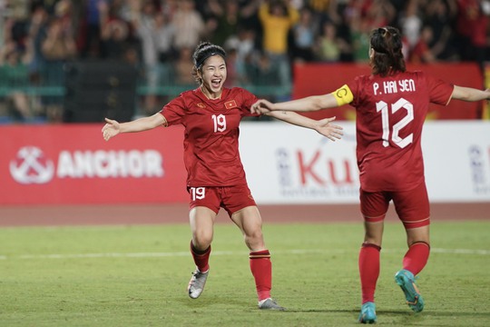 THACO hứa tặng 1 tỉ đồng cho tuyển bóng đá nữ Việt Nam - Ảnh 1.