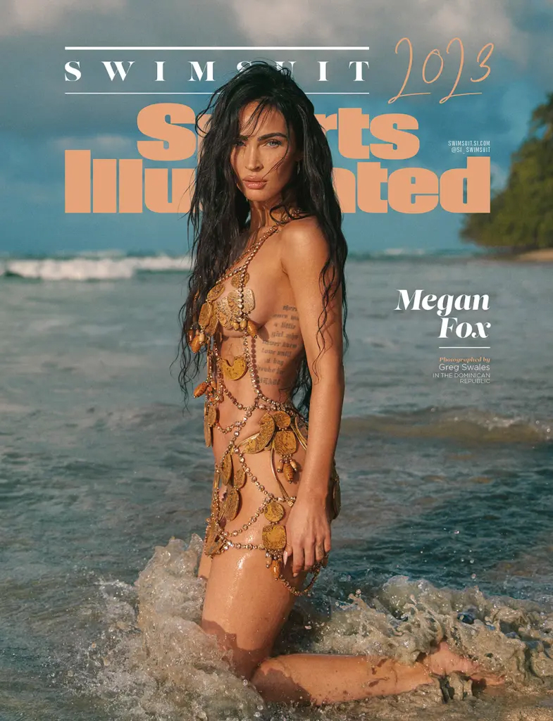 Minh tinh Megan Fox “mặc như không” trên bìa tạp chí - Ảnh 1.