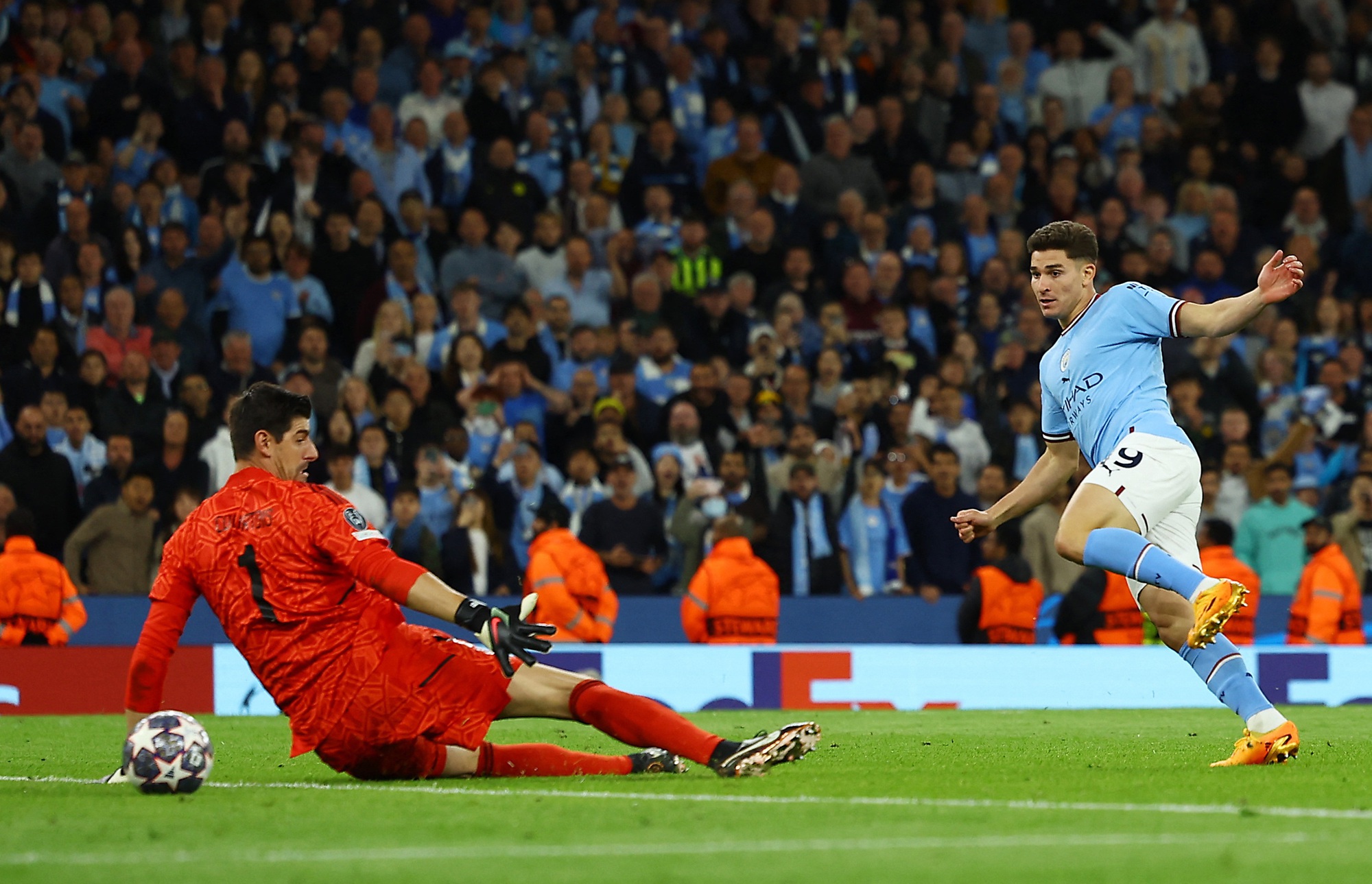 Đè Bẹp Real Madrid 4-0, Man City Tranh Chung Kết Champions League