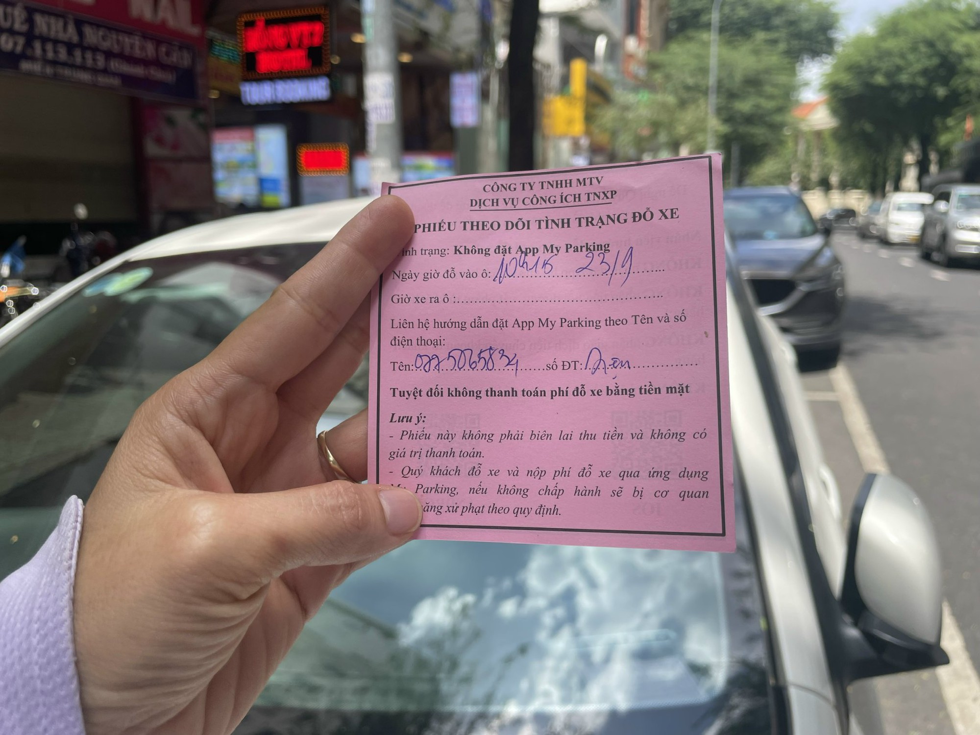 Đậu ôtô sai quy định, có phương tiện vi phạm 464 lần/tháng - Ảnh 2.