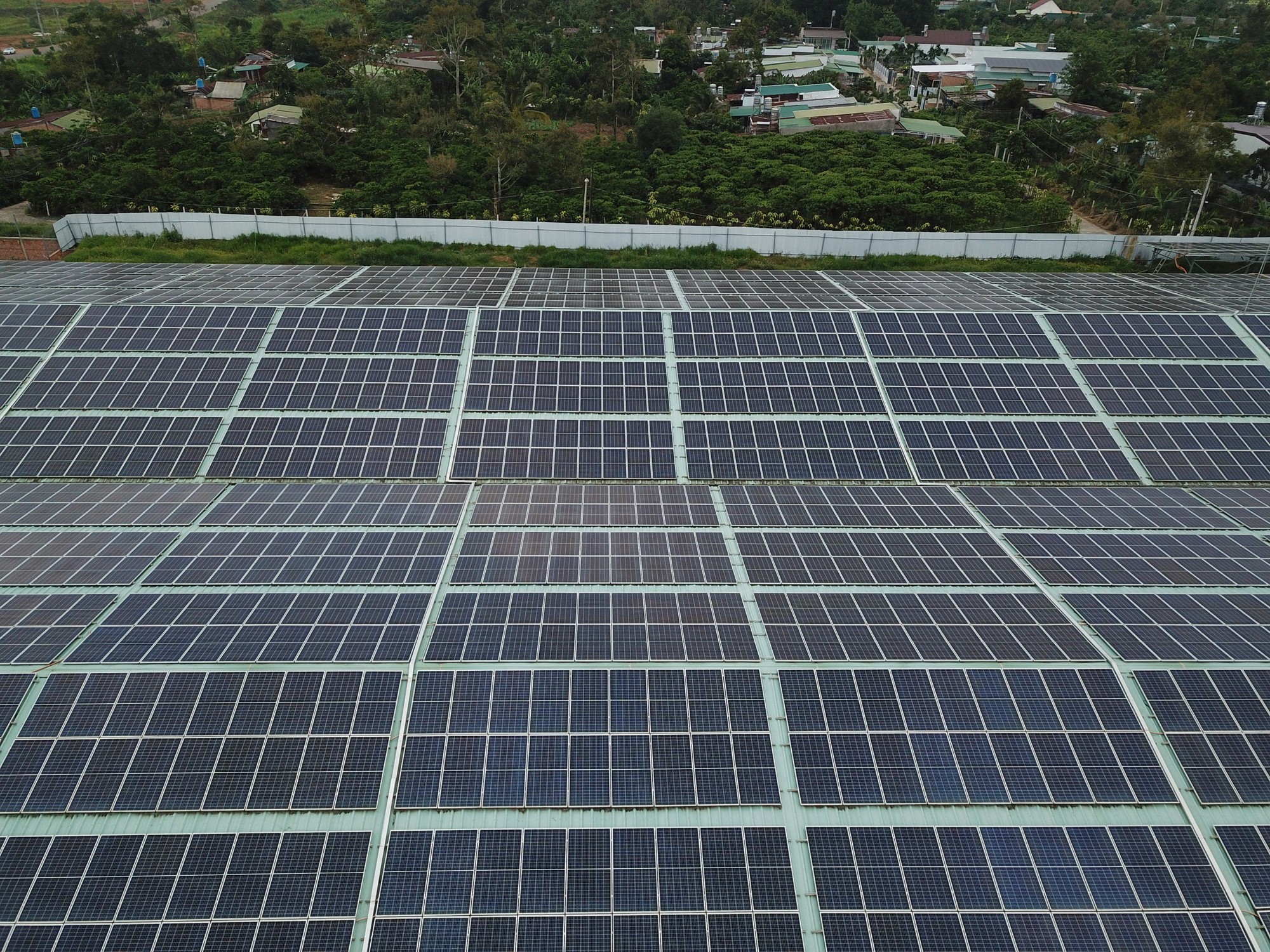 Điện lực Lâm Đồng nói gì về vụ Núp bóng dự án trong KCN để sản xuất điện mặt trời không phép?? - Ảnh 2.