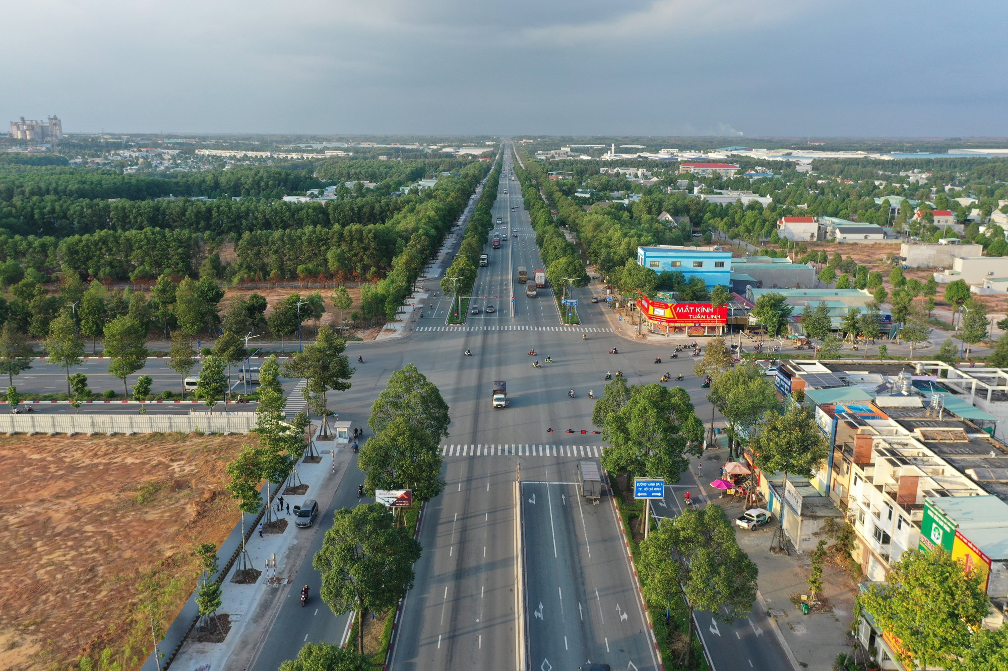 Bình Dương đồng thuận đề xuất thực hiện 2 siêu dự án giao thông - Ảnh 1. Bình Dương đồng thuận đề xuất thực hiện 2 siêu dự án giao thông - Ảnh 1.