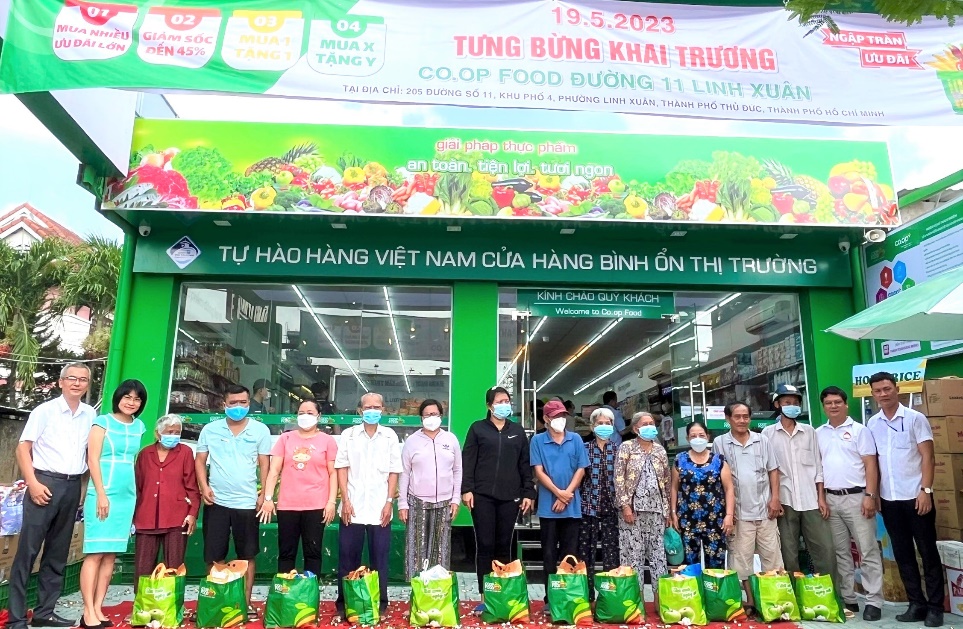 Mừng 34 năm thành lập Saigon Co.op – hệ thống Co.op Food mở cửa hàng mới - Ảnh 1.