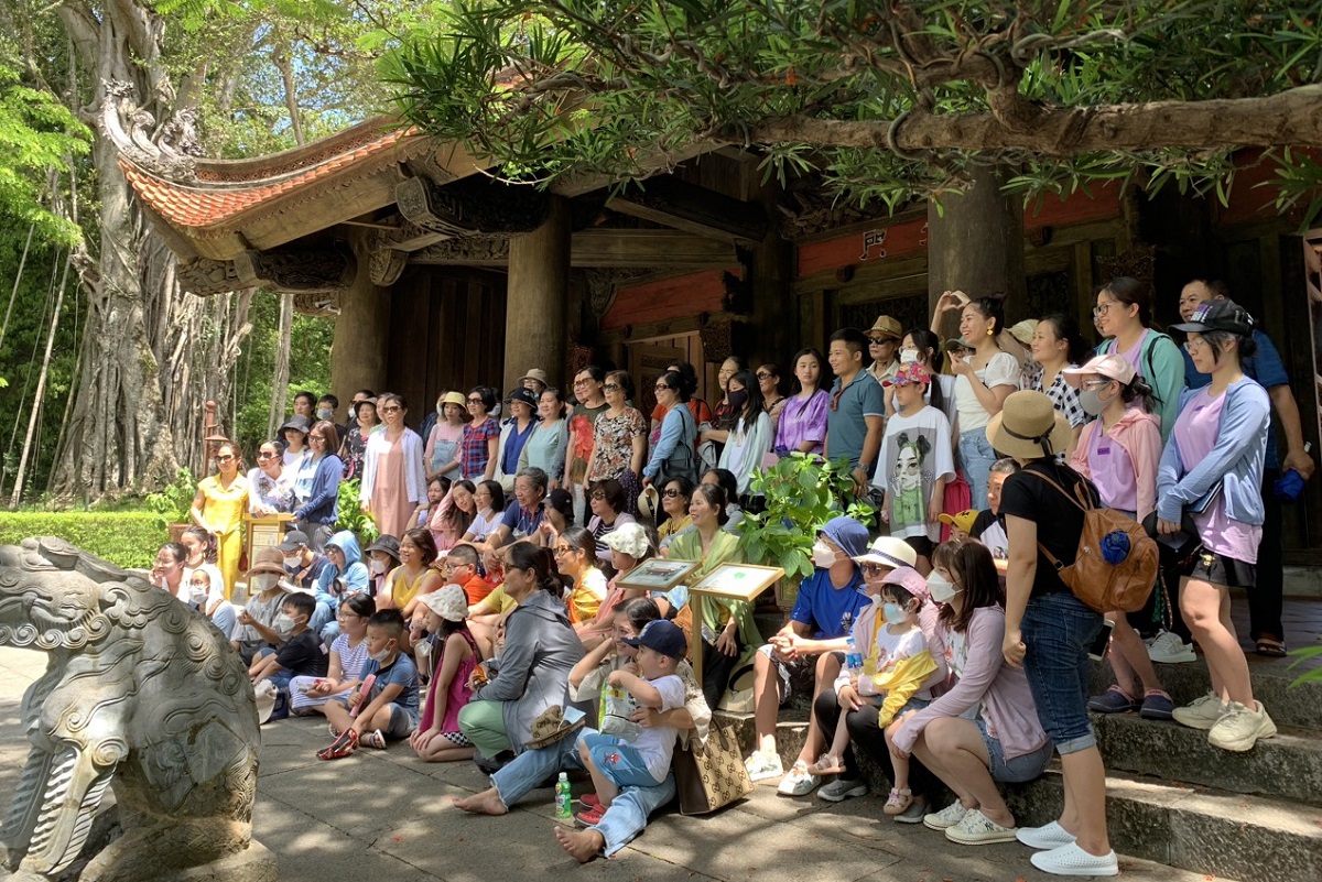 Gần 1,2 triệu lượt khách tới Thanh Hóa trong 5 ngày nghỉ lễ - Ảnh 1.