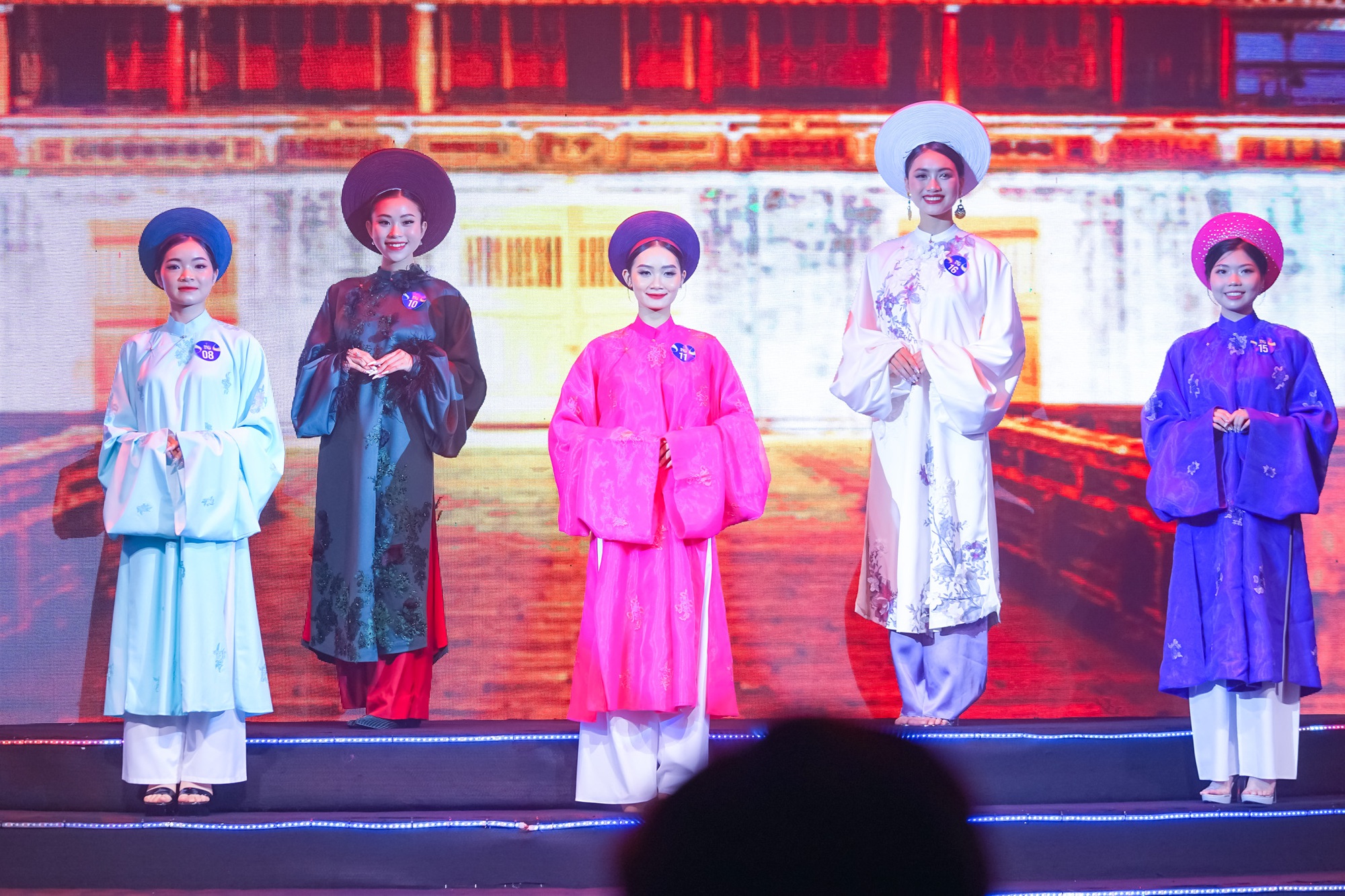 Pham Thi Quynh Nhu គ្រងមកុដ Miss Saigon International University - រូបថត ៤. Phạm Thị Quỳnh Như đăng quang Hoa khôi Đại học quốc tế Sài Gòn - Ảnh 4.