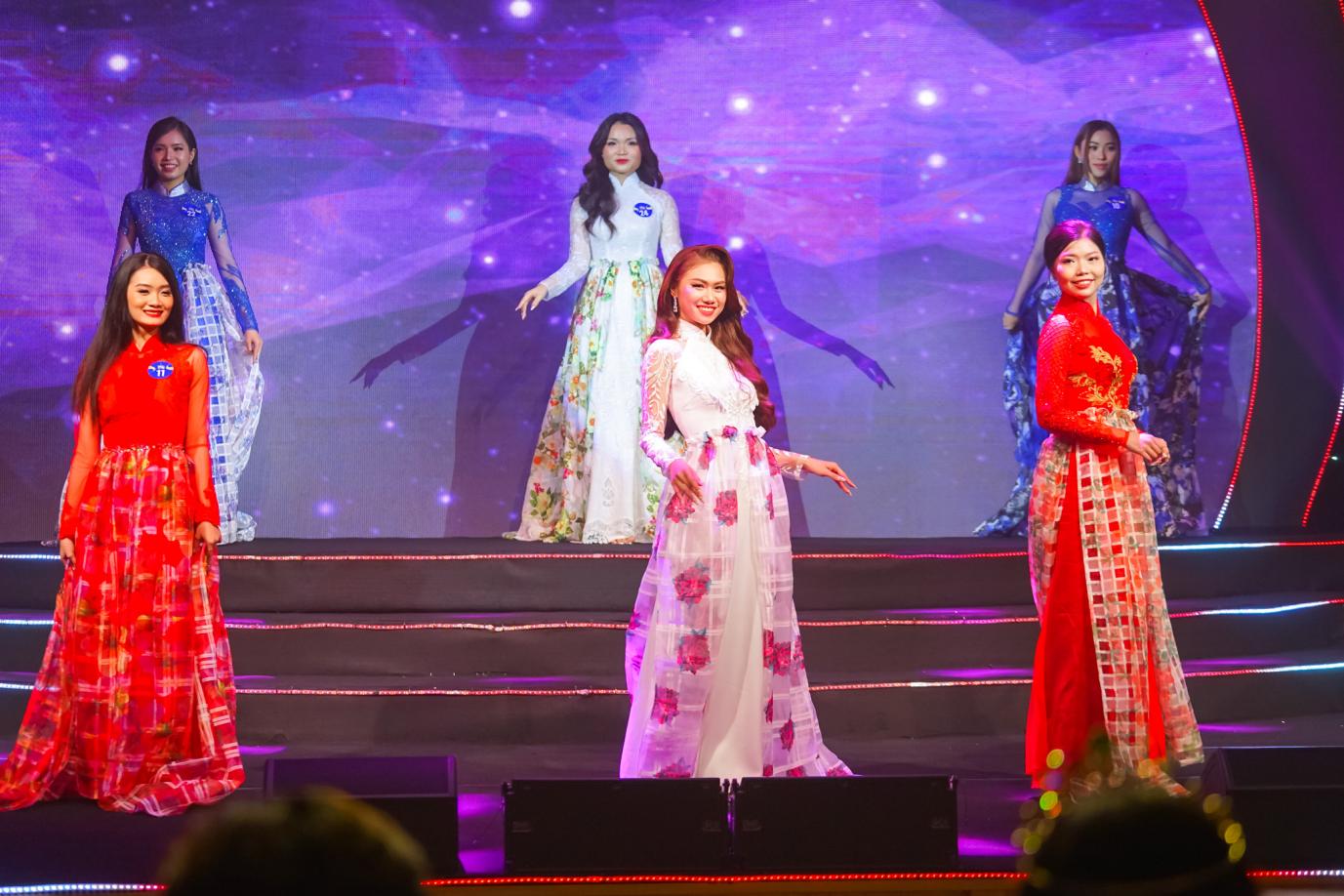 Pham Thi Quynh Nhu គ្រងមកុដបវរកញ្ញាសាកលវិទ្យាល័យ Saigon International - រូបថត ៣. Phạm Thị Quỳnh Như đăng quang Hoa khôi Đại học quốc tế Sài Gòn - Ảnh 3.