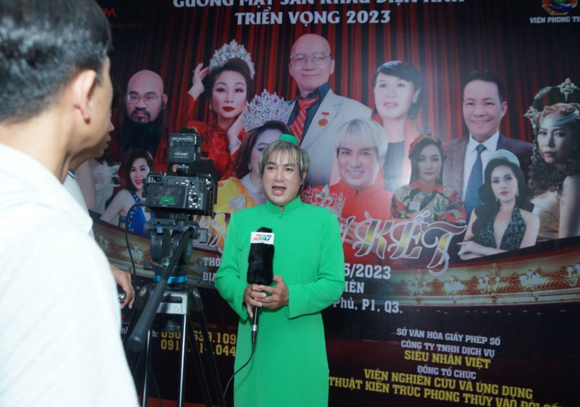 Regisseur Thanh Quynh hat die Halbfinalnacht des Cinema and Stage Talent 2023 erfolgreich organisiert – Foto 1. Đạo diễn Thanh Quỳnh tổ chức thành công đêm bán kết Tài năng sân khấu điện ảnh 2023 - Ảnh 1.