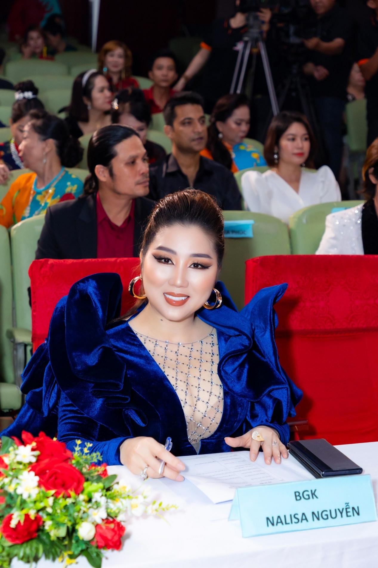 Regisseur Thanh Quynh hat die Halbfinalnacht des Cinema and Stage Talent 2023 erfolgreich organisiert – Foto 3. Đạo diễn Thanh Quỳnh tổ chức thành công đêm bán kết Tài năng sân khấu điện ảnh 2023 - Ảnh 3.