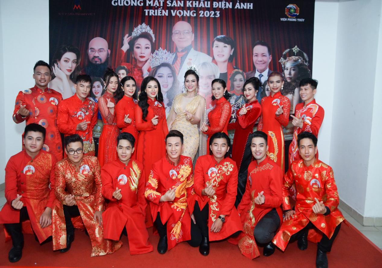 Regisseur Thanh Quynh hat die Halbfinalnacht des Cinema and Stage Talent 2023 erfolgreich organisiert – Foto 5. Đạo diễn Thanh Quỳnh tổ chức thành công đêm bán kết Tài năng sân khấu điện ảnh 2023 - Ảnh 5.