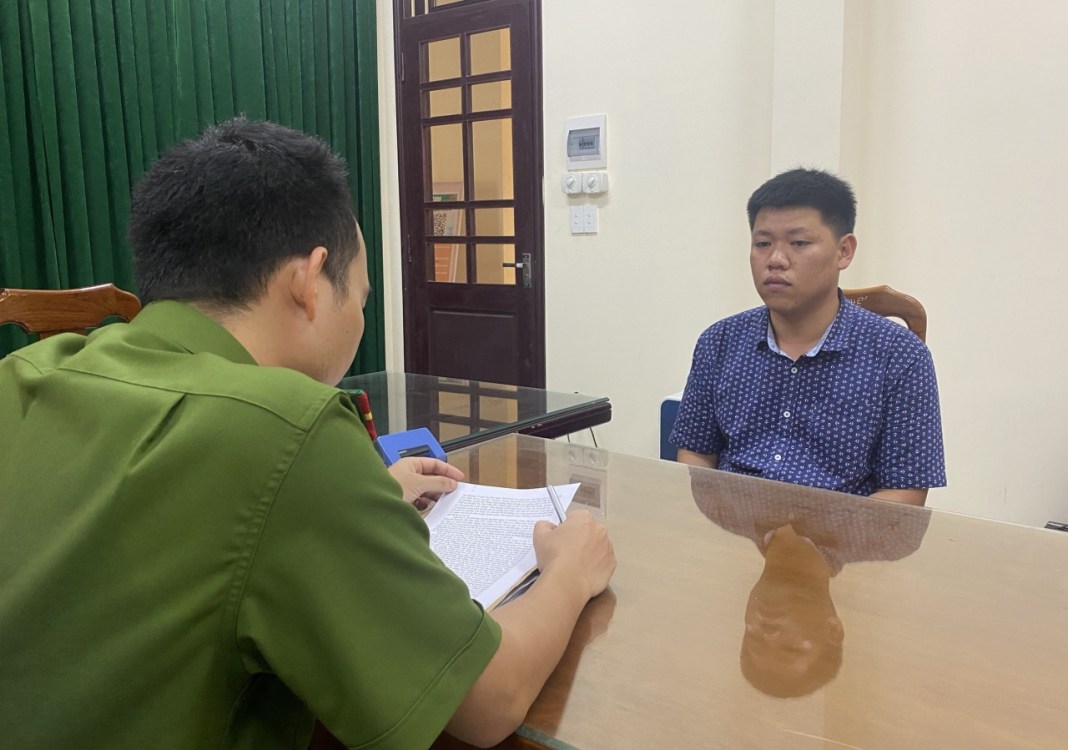 Bắt phóng viên tạp chí cùng người tình tống tiền doanh nghiệp Quảng Bình - Ảnh 2. Bắt phóng viên tạp chí cùng người tình tống tiền doanh nghiệp Quảng Bình - Ảnh 2.