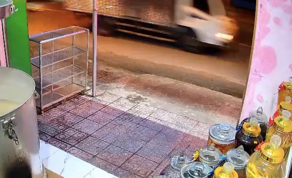 Truy tìm chiếc xe tải màu trắng ở Bình Dương - Ảnh 3. Truy tìm chiếc xe tải màu trắng ở Bình Dương - Ảnh 3.
