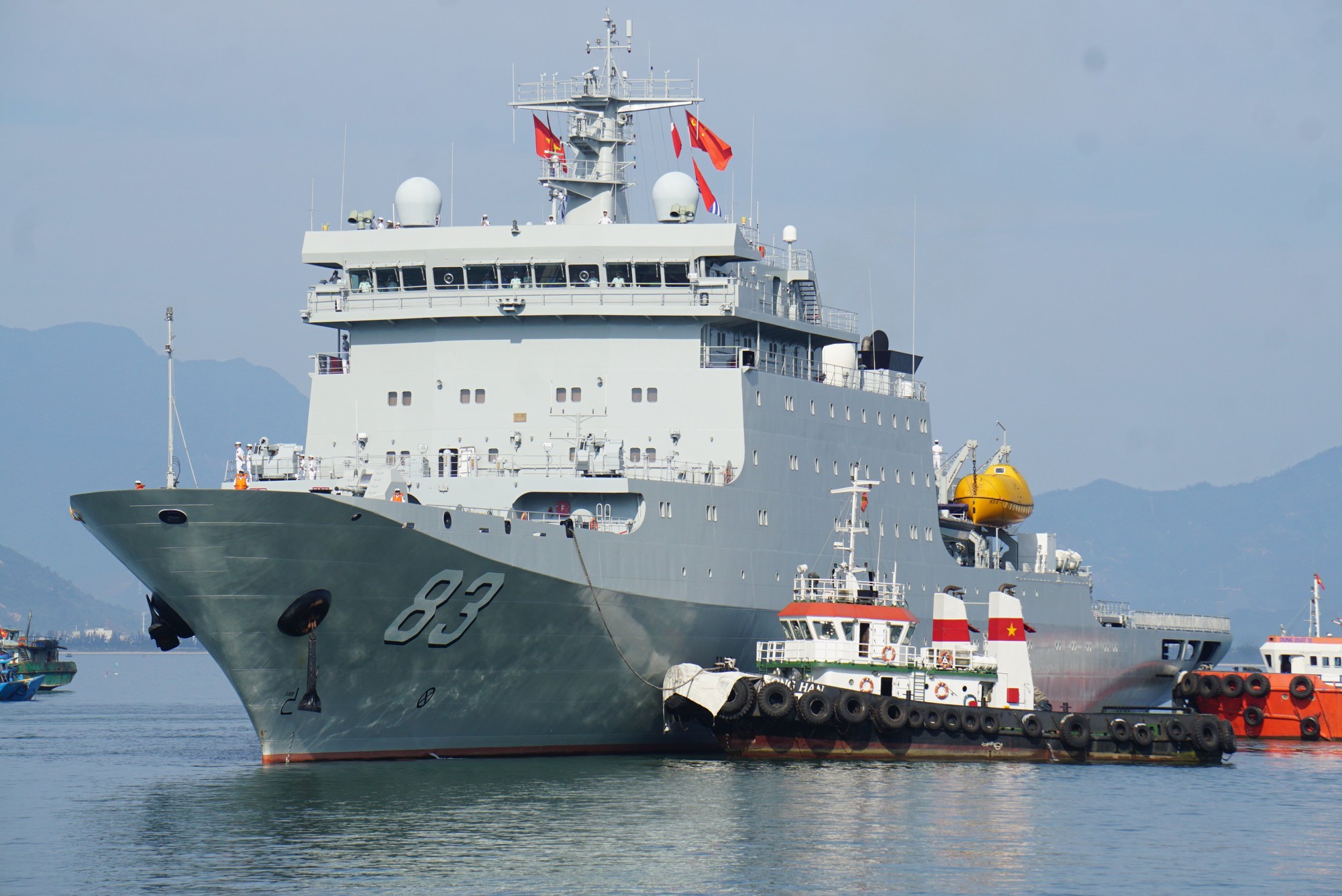 Tàu huấn luyện Hải quân Trung Quốc thăm Đà Nẵng - Ảnh 3.