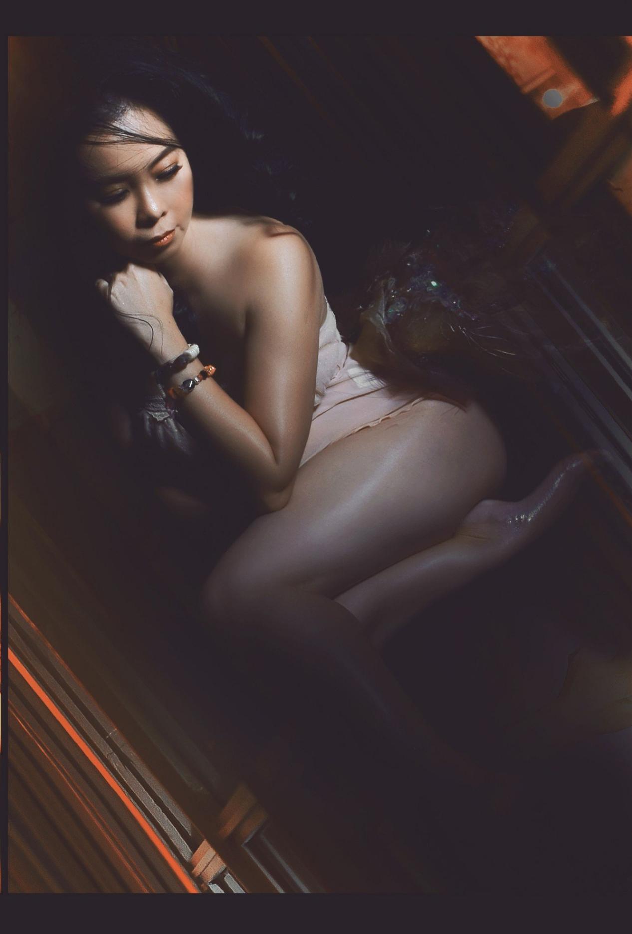 វិចិត្រករ Nguyen Dieu Ha - “ព្រលឹងនៃគំនូរពីសម្ភារៈជីវិតត្រូវបានគាំទ្រដោយអ្នកប្រមូល” - រូបថតទី ៤. Họa sĩ Nguyễn Diệu Hà - “Hồn tranh từ chất liệu cuộc sống được giới sưu tầm ủng hộ” - Ảnh 4.