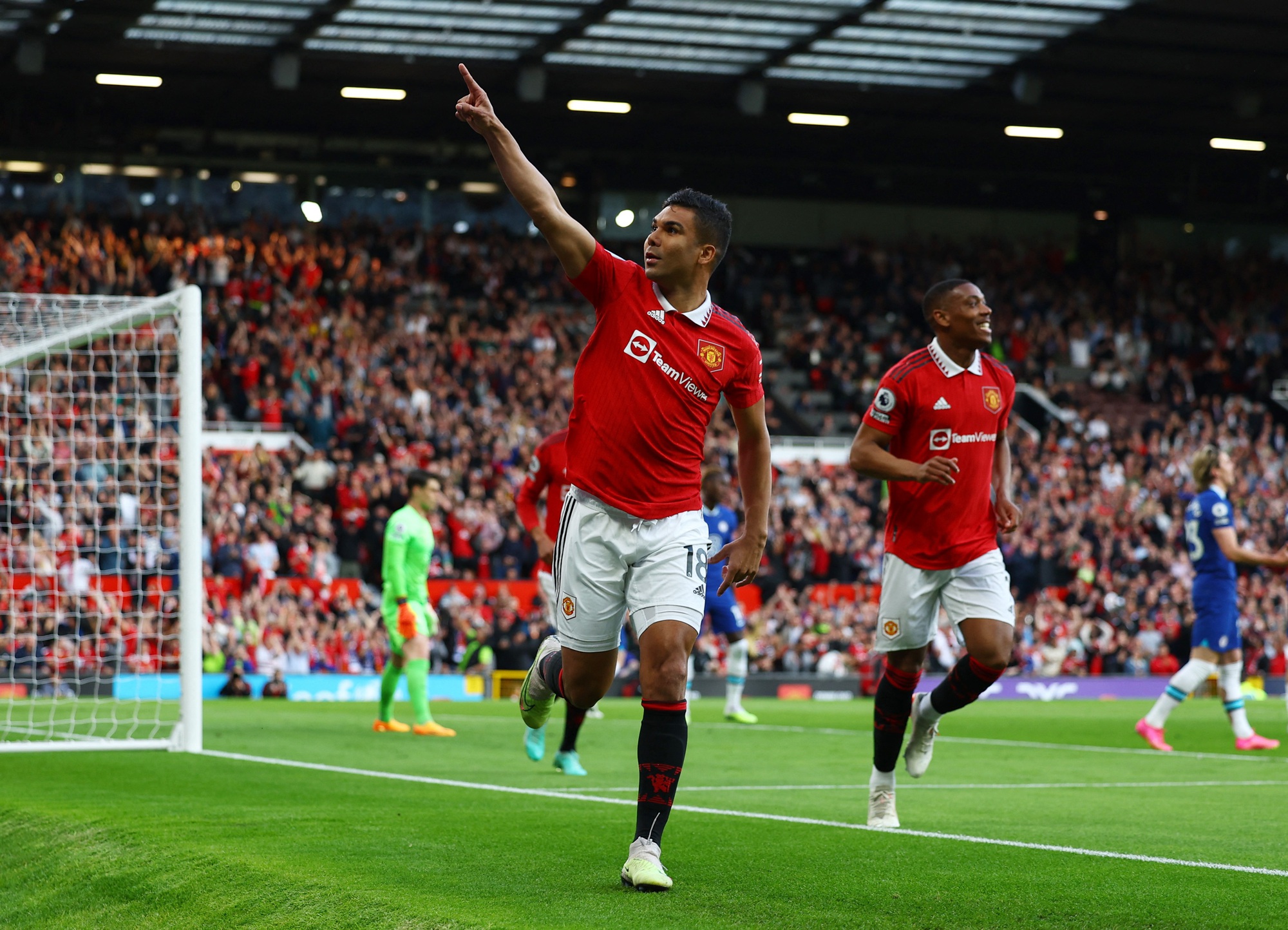 Đè bẹp Chelsea 4-1, Man United đua thành công Top 3 Ngoại hạng - Ảnh 2.